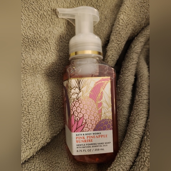 Bath & Body Works Pink Pineapple Sunrise 8.75 - Picture 2 of 4